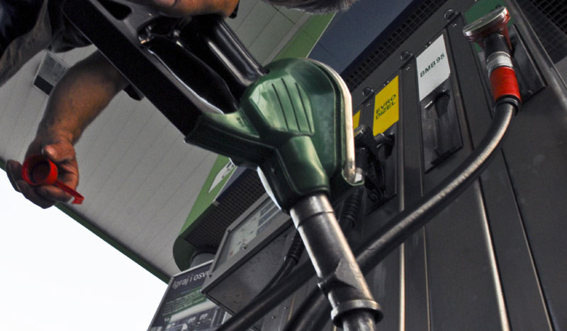 Појефтинило гориво у Словенији