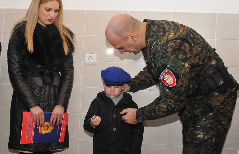 Полицајци не заборављају породицу убијеног колеге: Жандарми за Синђелиће купили стан!