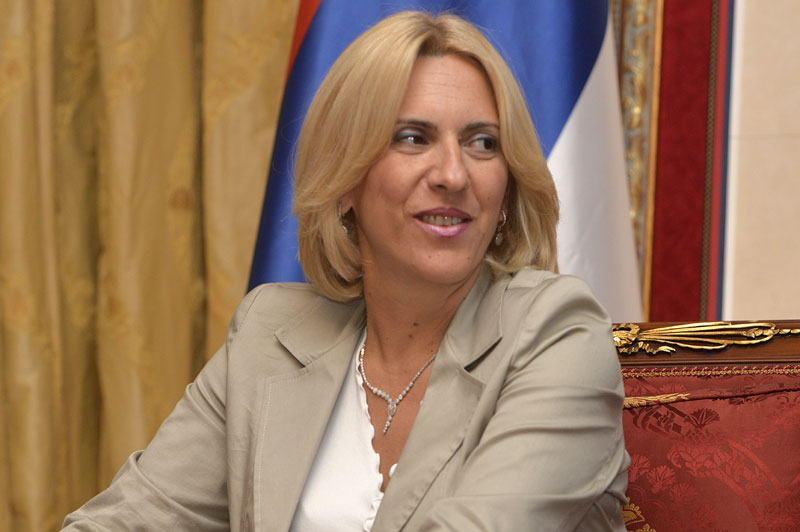 Амбасадорима плачу на рамену