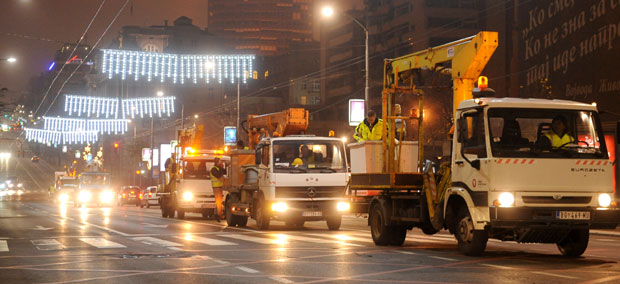 Новогодишњи украси остају до фебруара
