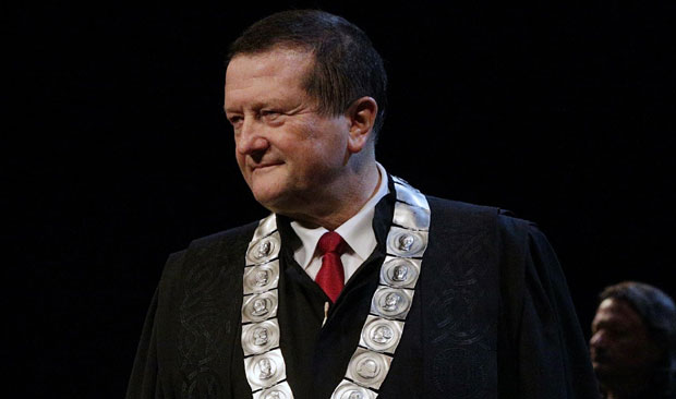 Проф. Борас: Ћирилицу одвојити од политике