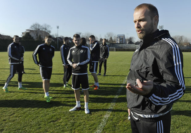 Живковић и Нинковић у авиону за Кипар, Кнежевић и Ћирковић остају у Београду
