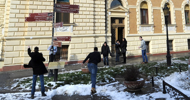 Богослови ухапсили пљачкаше