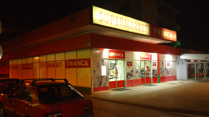 Опљачкали продавницу и однели касу са собом