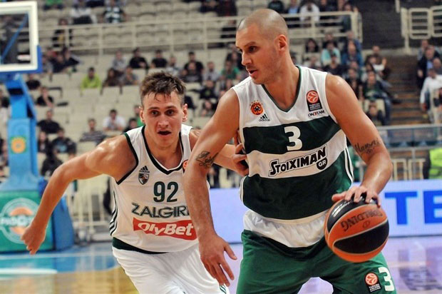 Павловић пред отказом, Кузмић на леду