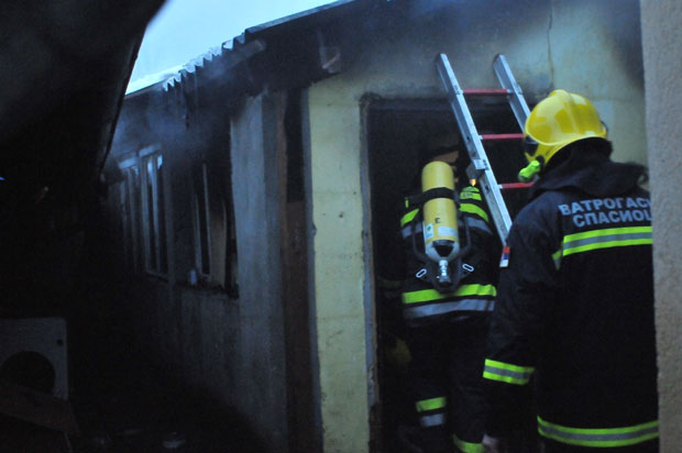 Пожар у центру Краљева, изгорела барака