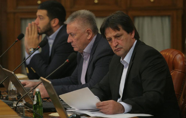 Новости сазнају: Вучић смењује Гашића, неће бирати новог