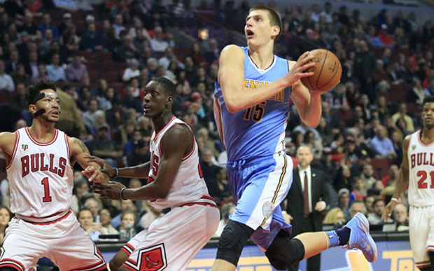 ВИДЕО: Јокић се повредио у мечу против Бостона