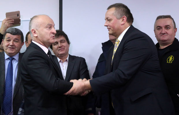 Загреб: Уместо регистра издајника, саставио своју оставку