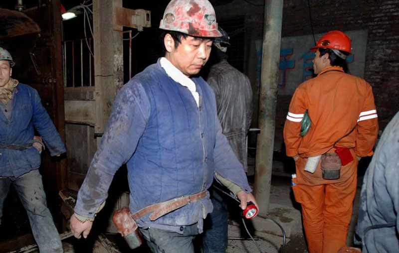 Пекинг: Извучена четири рудара после 36 дана под земљом