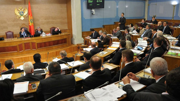 ЦГ: Једни у бојкот други у фотеље