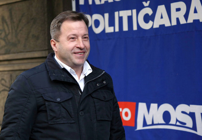 Министар који краде – стиропор