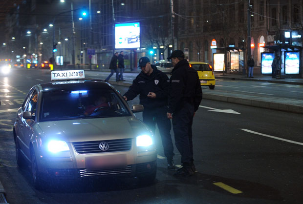 Комуналци у цивилу могу да приводе