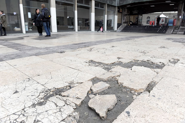 Плато: Нико није надлежан за - рупе?!