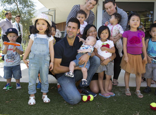 Ђоковић се дружио са децом у Мелбурну и новчано помогао угроженима