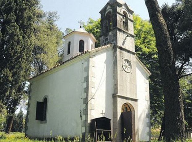 Одузимање Цркве Светог Димитрија: Чија је светиња - црквена или државна?!