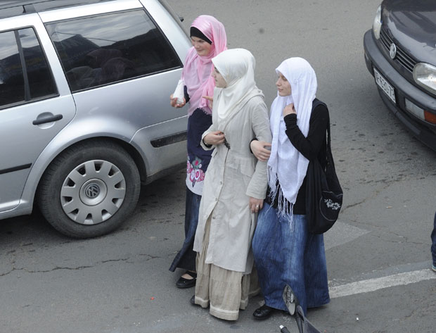 Протести у БиХ због забране ношења хиџаба у јавним установама