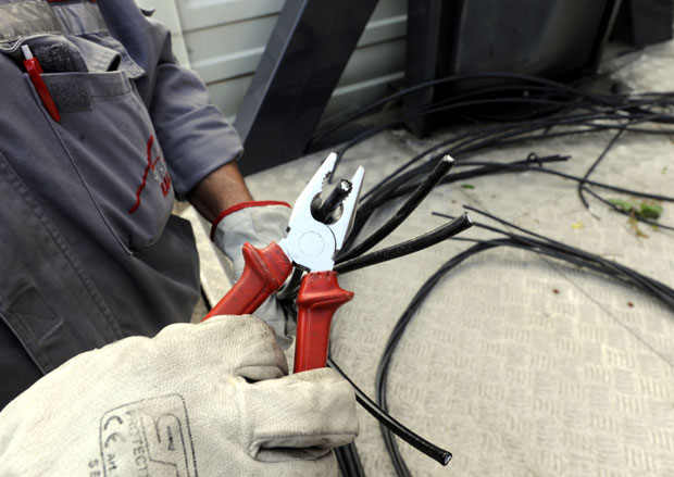 У Србији се годишње украде 60 милиона евра струје 