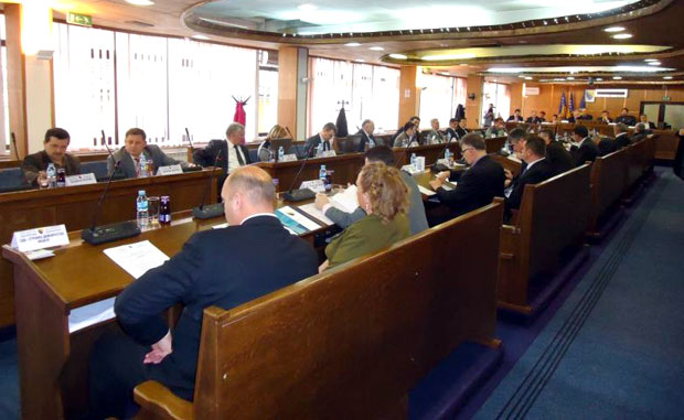 Минарет уздрмао власт