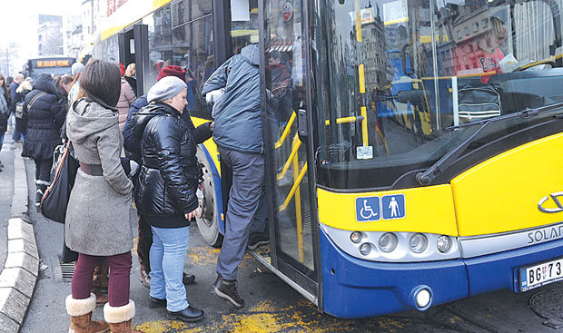 Одустали од уласка на предња врата...