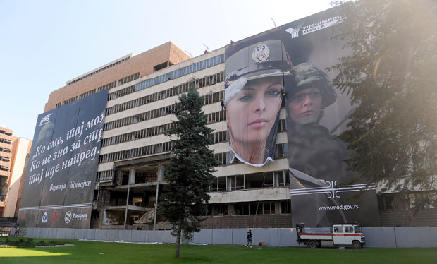 Споменик испред Генералштаба?