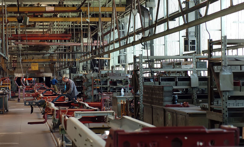 Радници ФАП захтевају девет плата