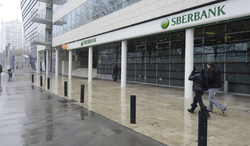 Ухапшено троје банкара због крађе штедње