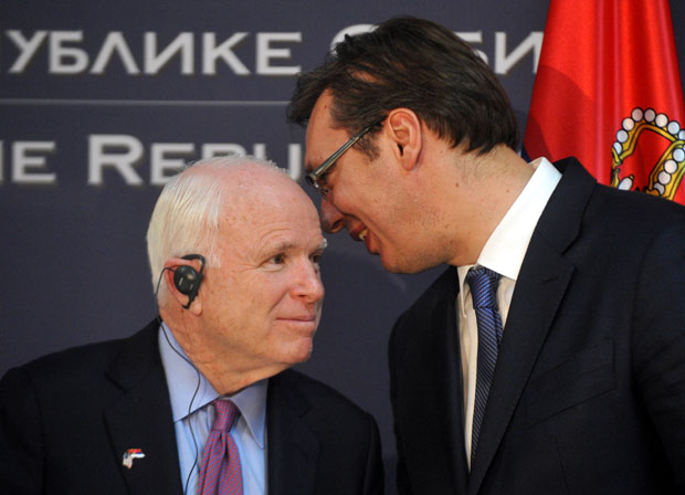 Вучић и Мекејн: Американцима више нећемо показивати мишиће