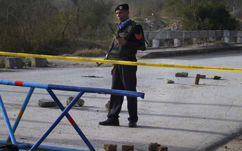 Исламабад: Наоружани нападачи убили полицајца