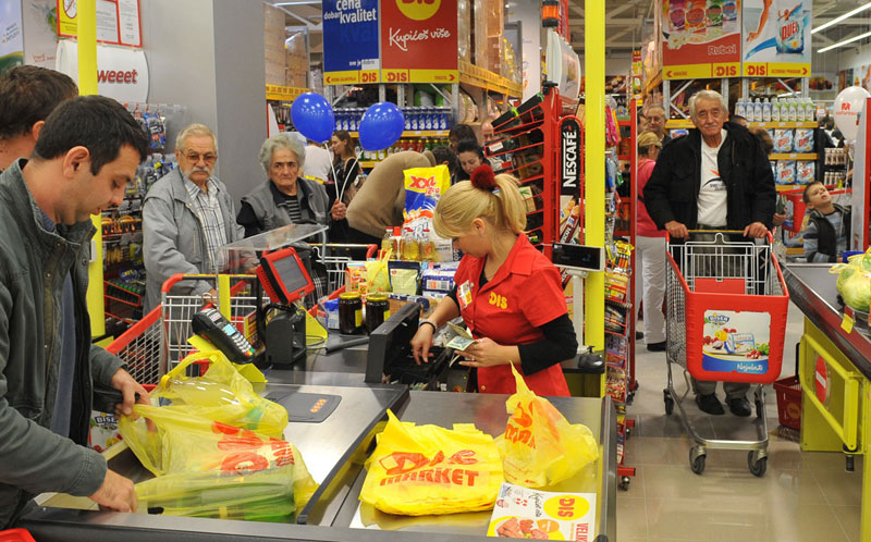 Продавнице и пијаце не хају за празнике!
