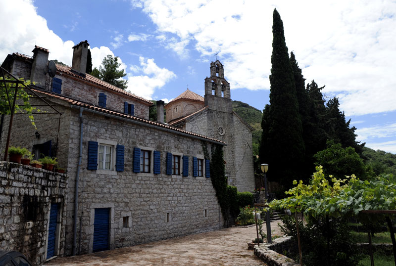 Да на јахтама и у манастирима