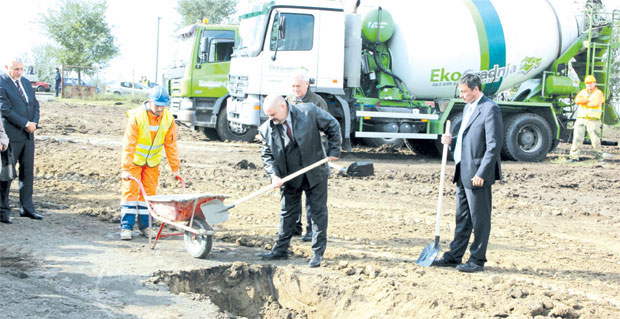 Рокови се одлажу, из славине цуре само обећања