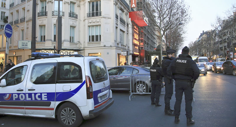 Француска продужила ванредно стање