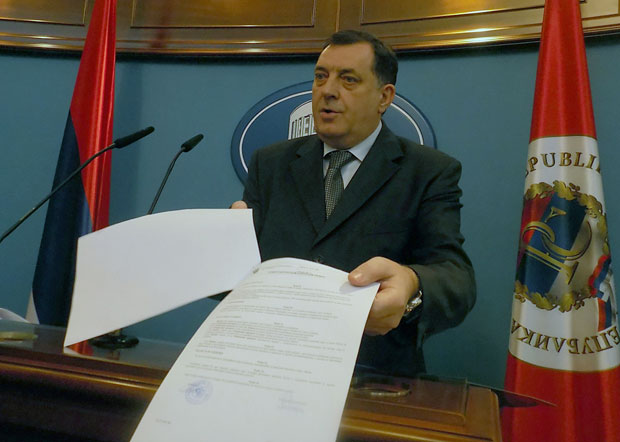 Додик показао уговор о вили