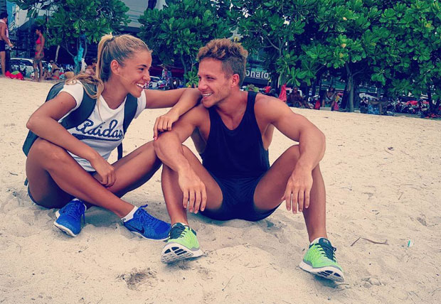 Саша Ковачевић са девојком у захтевној пози 