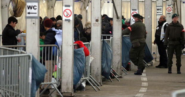 Кикл размишља о транзитним зонама за насилне мигранте