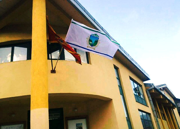 На грбу и џамија