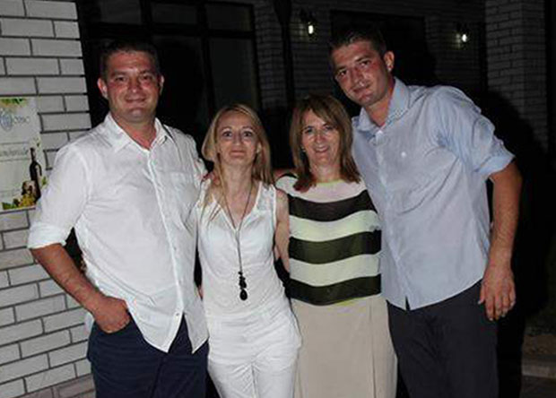 Фамилија са 20 близанаца