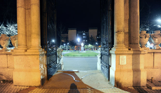 Капије откључане и после поноћи