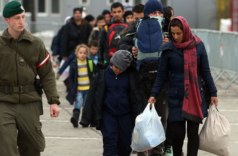 Аврамопулос: Одлука Аустрије о мигрантима крши законе ЕУ