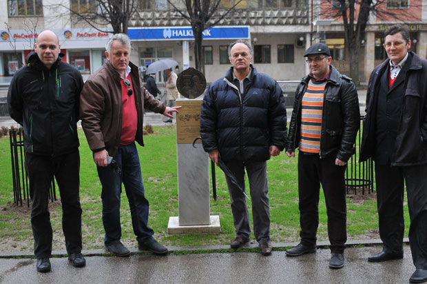 Краљевачки писци траже исправку натписа на постаменту: Неписменост за подсмех