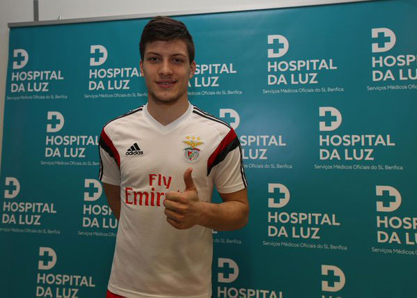 Јовић и званично нови играч Бенфике: Могу много да научим овде