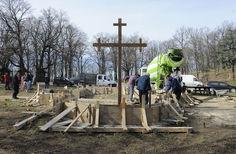 Црква испод торња само привремена