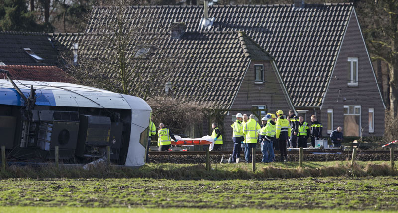 НЕСРЕЋА: Воз ударио у дизалицу, једна особа погинула, више повређено