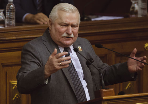 Валенса, врати Нобела за мир!