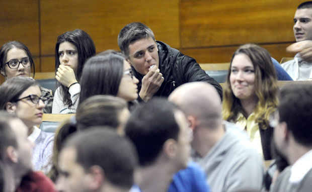 Девенпорту звиждали и викали Окупација, ово није демократија 