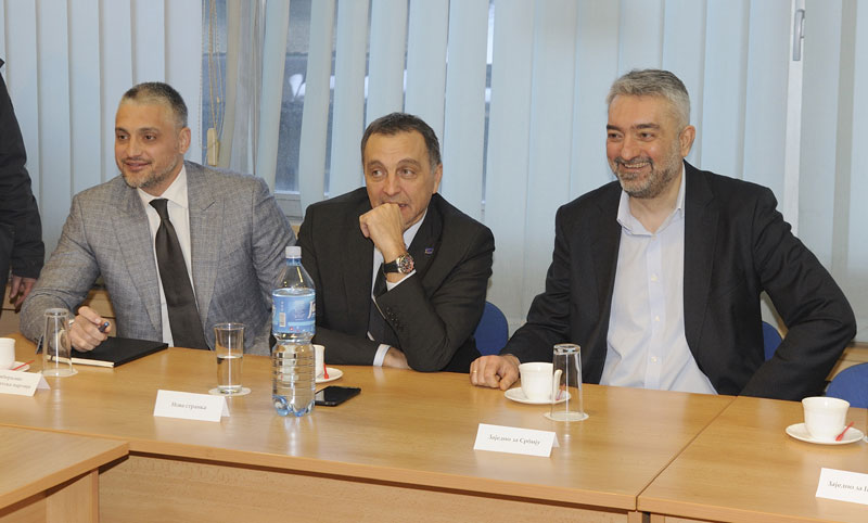 Опозиција на десет листа