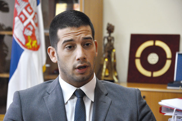 Шпијунка: Упарује ципеле