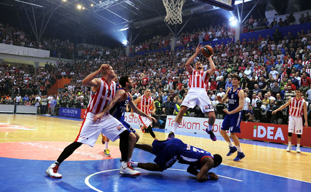 Ефес пао у Вршцу, Звезда “гази” ка Топ 8!