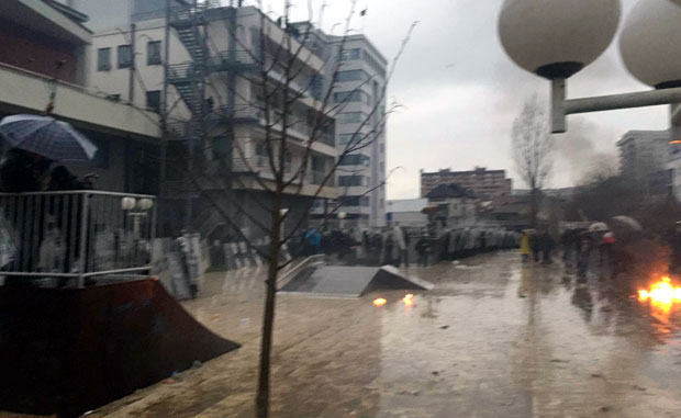 Тачијев избор покрио сузавац